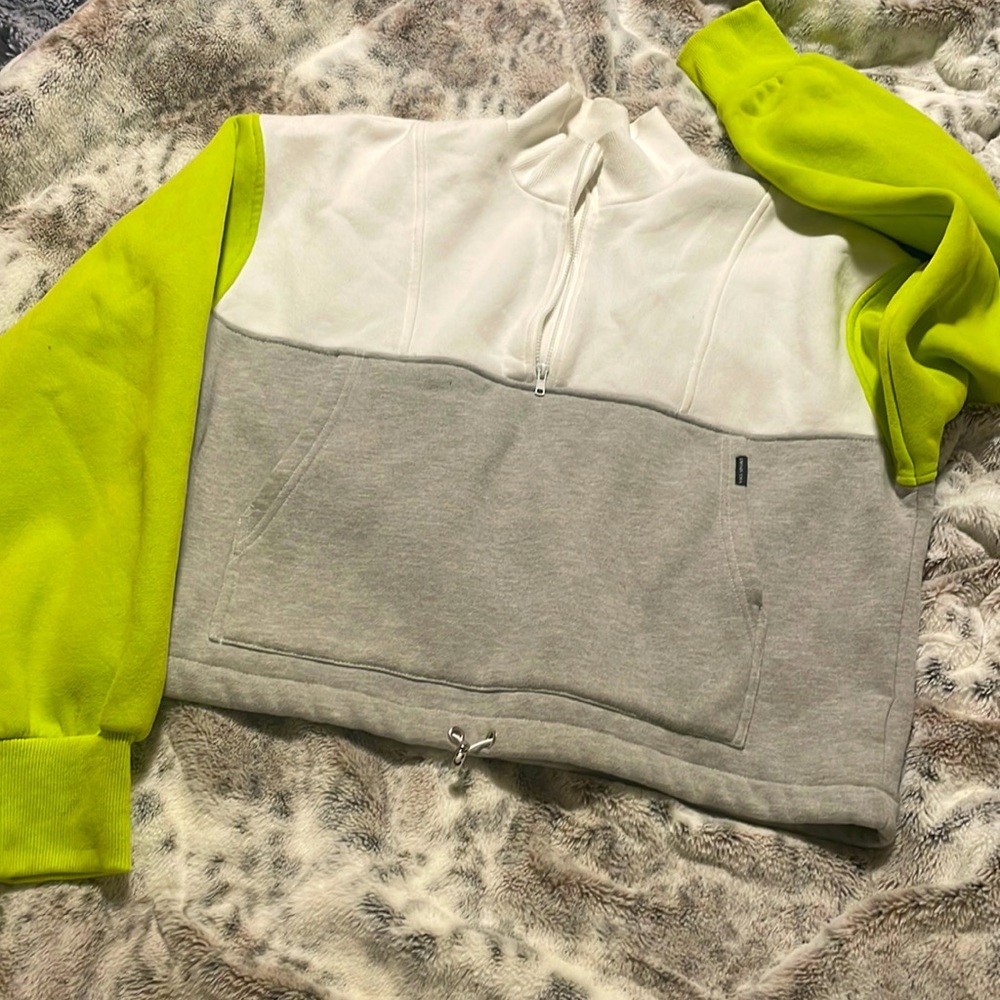 Vicki sport lime pullover